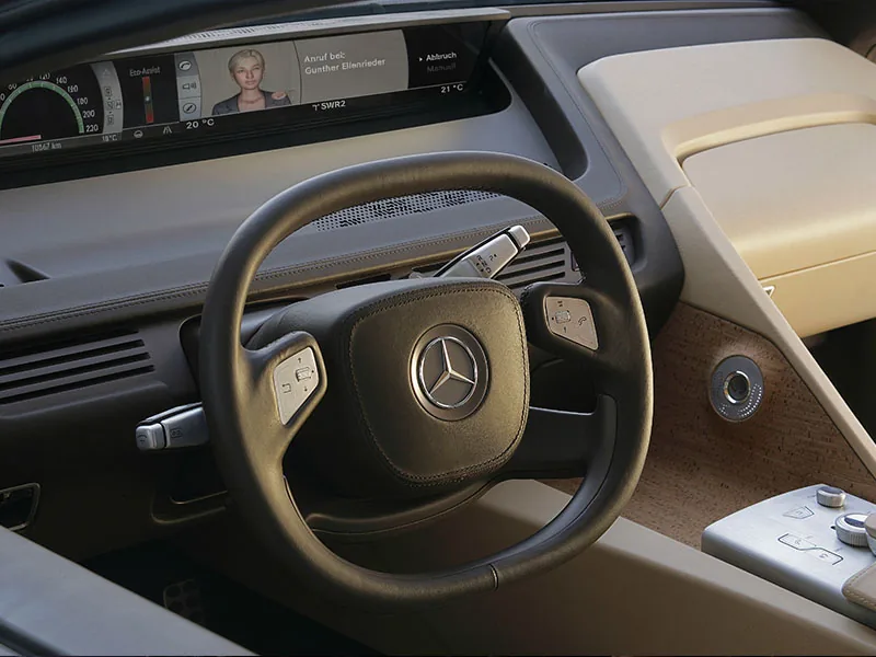 Virtueller Fahrzeugassistent im Cockpitdisplay des Mercedes-Benz F 700